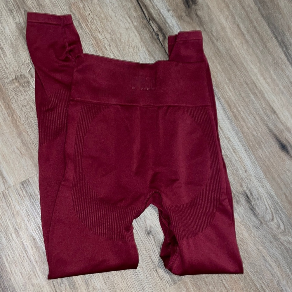 Victoria’s Secret pink active leggings.